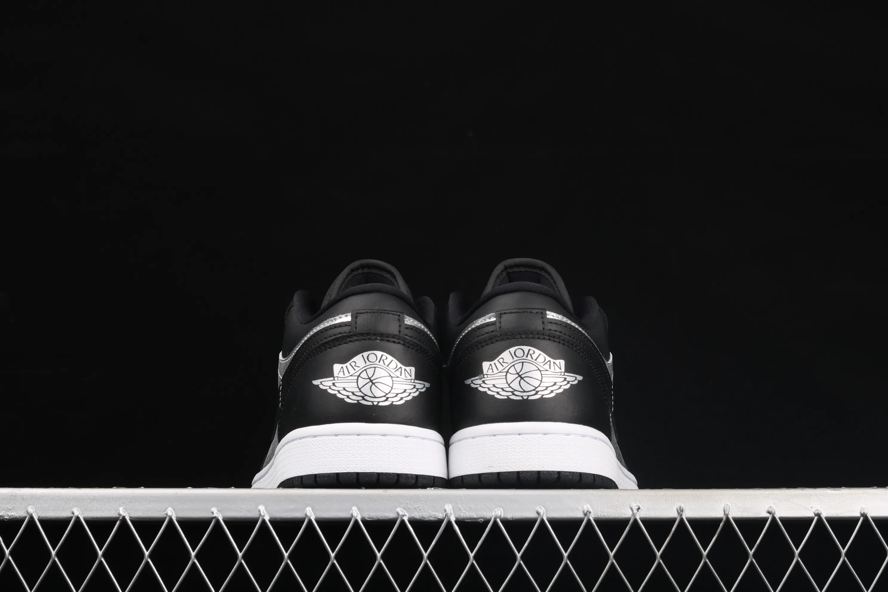 All categories Air Jordan Jordan series basketball shoes Air Jordan 1 Low G version pure original Air Jordan 1 Low AJ1 Joe 1 low-top black silver cultural and leisure sports sneakers DA5551-001